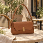 Bolsa Amélia caramelo em uma composição casual para o dia